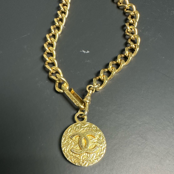 SOLD ❌ Chanel Vintage Interlocking CC Logo Chain Link Belt - Picture 6 of 6